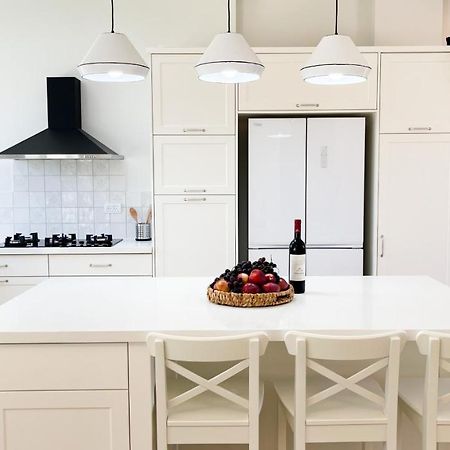 הבית הלבן בכפר בלום Villa Bagian luar foto
