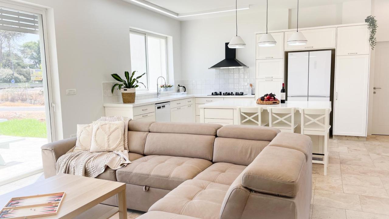 הבית הלבן בכפר בלום Villa Bagian luar foto