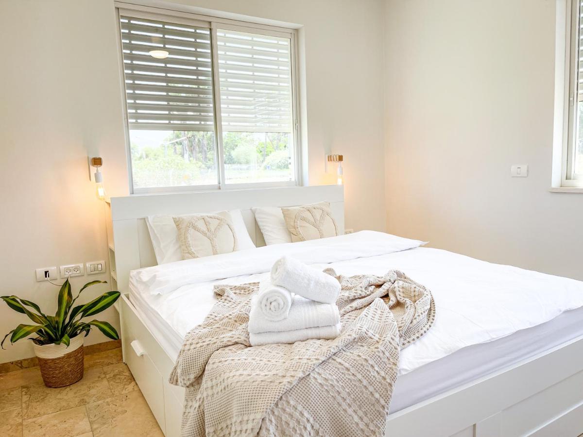 הבית הלבן בכפר בלום Villa Bagian luar foto